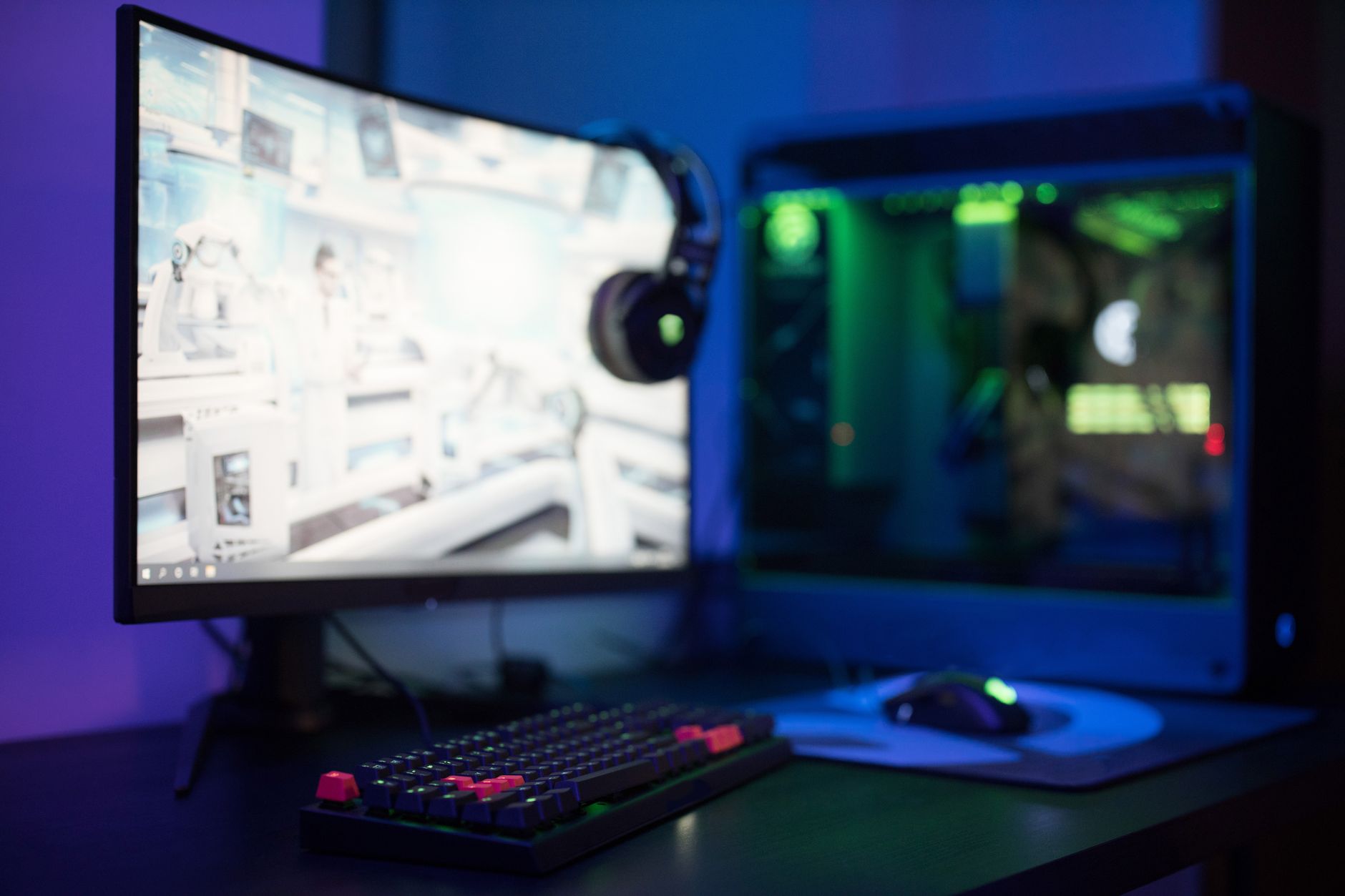 Gaming Monitor und Konsole